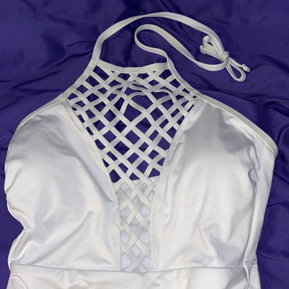 FLASH SALE Kenneth Cole NY swimsuit - Picture 5 of 7